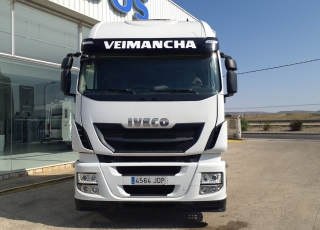 Cabeza tractora IVECO AS440S48TP, 
Hi Way, 
Euro6, 
Automática con intarder, 
Del año 2015, 
Con 517.921km.
Neumáticos 365/55R22.5 y 315/70R22.5


Precio 28.500€+IVA, con tractora reacondicionada y con 12 meses de garantía de cadena cinemática.