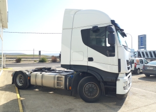 Cabeza tractora IVECO AS440S48TP, 
Hi Way, 
Euro6, 
Automática con intarder, 
Del año 2015, 
Con 517.921km.
Neumáticos 365/55R22.5 y 315/70R22.5


Precio 28.500€+IVA, con tractora reacondicionada y con 12 meses de garantía de cadena cinemática.