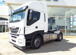 Cabeza tractora IVECO AS440S48TP, 
Hi Way, 
Euro6, 
Automática con intarder, 
Del año 2015, 
Con 573.755km.
Neumáticos 315/80R22.5


Precio 28.500€+IVA, con tractora reacondicionada y con 12 meses de garantía de cadena cinemática.