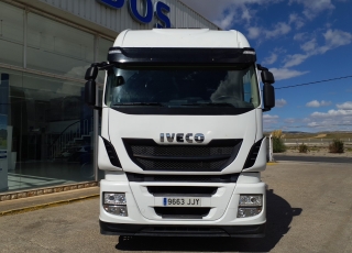 Cabeza tractora IVECO AS440S48TP, 
Hi Way, 
Euro6, 
Automática con intarder, 
Del año 2015, 
Con 573.755km.
Neumáticos 315/80R22.5  Precio 28.500€+IVA, con tractora reacondicionada y con 12 meses de garantía de cadena cinemática.