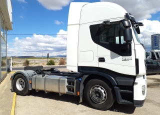 Cabeza tractora IVECO AS440S48TP, 
Hi Way, 
Euro6, 
Automática con intarder, 
Del año 2015, 
Con 573.755km.
Neumáticos 315/80R22.5  Precio 28.500€+IVA, con tractora reacondicionada y con 12 meses de garantía de cadena cinemática.