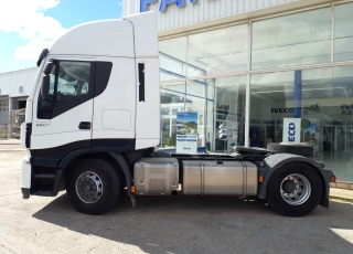 Cabeza tractora IVECO AS440S48TP, 
Hi Way, 
Euro6, 
Automática con intarder, 
Del año 2015, 
Con 573.755km.
Neumáticos 315/80R22.5  Precio 28.500€+IVA, con tractora reacondicionada y con 12 meses de garantía de cadena cinemática.