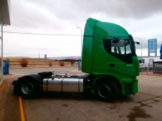 Cabeza tractora IVECO AS440S50TP, automática con intarder, del año 2012, con 471.313km, con 12 meses de garantía de cadena cinemática y ADR completo.