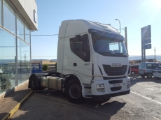 Cabeza tractora IVECO AS440S50TP Hi Way, automática con intarder, del año 2014, con 448.878km, con 12 meses de garantía de cadena cinemática.