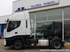 Used tractor head IVECO AS440S50TP, automatic with retarder, year 2010, with 384.517km, tyres 315/55R22.5 and 315/70R22.5.