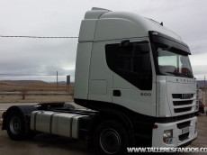 Used tractor head IVECO AS440S50TP, automatic with retarder, year 2010, with 384.517km, tyres 315/55R22.5 and 315/70R22.5.