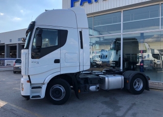 Cabeza tractora de ocasión IVECO STRALIS AS440S50TP, automática, 1.078.361km del año 2009.