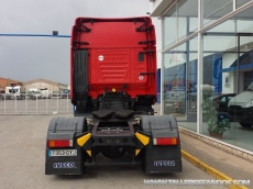 Cabeza tractora IVECO AS440S50TP automatica con intarder, del año 2010, solo 378.632km, en muy buenas condiciones.