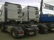 Cabezas tractoras IVECO AS440S50TP, automáticas con intarder, del año 2009, entre 200.000 y 300.000km.
Hay varias unidades.  