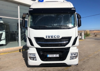 Cabeza tractora 
IVECO 
AS440S51TP EVO MY16, Hi Way,
 automática con intarder, 
del año 2017, 
con 453.260km.