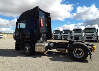 Tractor head IVECO AS440S56TP,
Hi Way, 
Euro6,
Automatic with retarder, 
year 2015,
with 636.980km.
