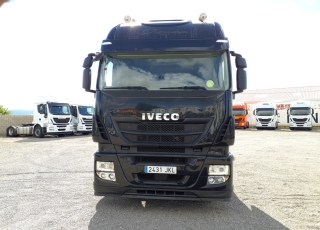 Cabeza tractora IVECO AS440S56TP, 
Hi Way, 
Euro6, 
Automática con intarder, 
Del año 2015, 
Con 636.980km,
Neumáticos 315/80R22.5,