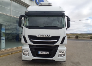 Cabeza tractora IVECO AS440S57TP, 
EVO Hi Way, 
Euro6, 
Automática con intarder, 
Del año 2018, 
Con 447.448km.
Neumáticos 385/55R22.5 y 315/70R22.5

Precio 50.000€+IVA, con tractora reacondicionada y con 12 meses de garantía de cadena cinemática.