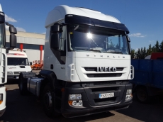 Cabeza tractora de ocasión IVECO  AT440S42TP, manual con intarder, equipo hidráulico, 576.437km del año 2011.