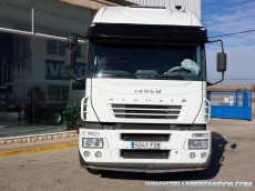 Tractor unit IVECO AT440S43TP, manual with retarder, year 2006, 795.884km, in good conditions.