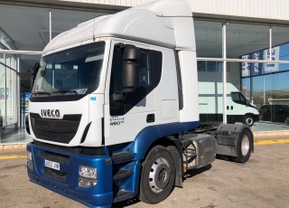 Tractor head 
IVECO 
AT440S46TP, 
automatic with retarder, 
year 2016, 
with 471.226km.