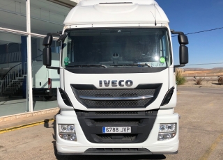 Tractor head 
IVECO 
AT440S46TP, 
automatic with retarder, 
year 2016, 
with 521.650km.