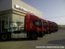 10 Tractoras AT440S48TP, automáticas con intarder, euro 5, del año 2010, entre 150.000 y 330.000km, 2 camas, color Rojo. Buen estado de neumáticos medidas 315/70R22.15.