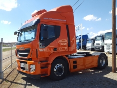 Cabeza tractora IVECO Hi Road AT440S46T/P Euro 6, automática con intarder, del 21/12/2015, 107.007km, con carenados laterales, llantas de aluminio, ADR básico, equipo de frió nocturno con garantía de extra cadena cinemática hasta el 22/12/18.