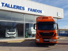 Cabeza tractora IVECO Hi Road AT440S46T/P Euro 6, automática con intarder, del 21/12/2015, 107.007km, con carenados laterales, llantas de aluminio, ADR básico, equipo de frió nocturno con garantía de extra cadena cinemática hasta el 22/12/18.