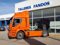 Cabeza tractora IVECO Hi Road AT440S46T/P Euro 6, automática con intarder, del 21/12/2015, 107.007km, con carenados laterales, llantas de aluminio, ADR básico, equipo de frió nocturno con garantía de extra cadena cinemática hasta el 22/12/18.