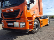 Cabeza tractora IVECO Hi Road AT440S46T/P Euro 6, automática con intarder, del 21/12/2015, 107.007km, con carenados laterales, llantas de aluminio, ADR básico, equipo de frió nocturno con garantía de extra cadena cinemática hasta el 22/12/18.