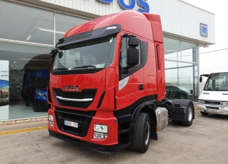Tractor head IVECO Hi Way AS440S46T/P, automatic with retarder, year 2016, with 327.000km.