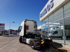 Cabeza tractora IVECO Hi Way AS440S46T/P, automática con intarder, del año 2014, con 628.362km, con ADR completo.