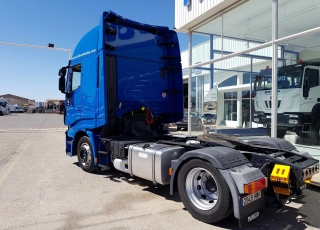 Tractor head IVECO Hi Way AS440S46T/P, automatic with retarder,  year 2014, with 470.562km.