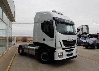 Tractor head IVECO Hi Way AS440S46T/P EEV, automatic with retarder, year 2013, with 437.450km.