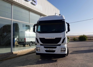 ¡¡¡Renueva tu camión por un IVECO EEV  HI WAY desde 555,00,-€ al mes.!!!

Cabeza tractora IVECO Hi Way AS440S46T/P, automática con intarder, del año 2013, con 474.390km, con garantía de cadena cinemática.