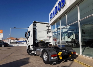 Tractor head IVECO Hi Way AS440S46T/P, automatic with retarder,  year 2013, with 474.390km.