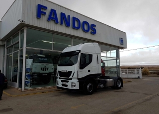 Tractor head IVECO Hi Way AS440S46T/P, automatic with retarder,  year 2013, with 418.617km.