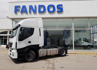 Tractor head IVECO Hi Way AS440S46T/P, Euro 6, automatic with retarder, year 2016, with 84.440km.