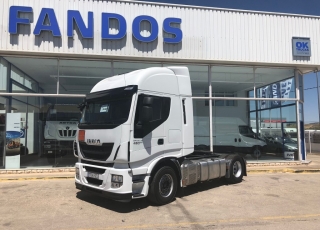 Tractor head IVECO Hi Way AS440S46T/P, automatic with retarder, ADR, year 2014, with 265.833km.