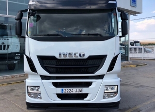 Tractor head IVECO Hi Way AS440S46T/P, automatic with retarder, ADR, year 2015, with 357.993km.