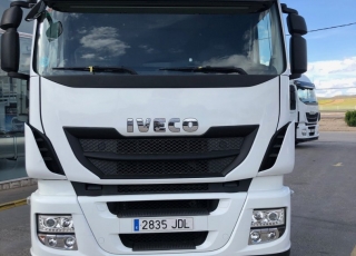 Tractor head IVECO Hi Way AS440S46T/P, automatic with retarder, year 2015, with 560.935km.