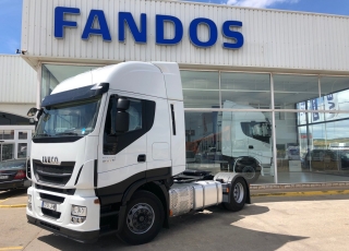 Tractor head IVECO Hi Way AS440S46T/P, automatic with retarder, year 2015, with 383.855km.