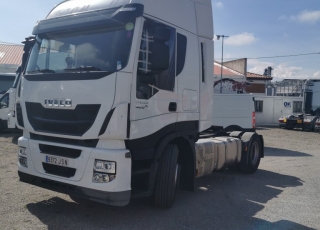 Tractor head IVECO Hi Way AS440S46T/P, automatic with retarder, year 2016, with 397.774km.