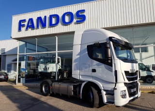 Tractor head IVECO Hi Way AS440S46T/P, automatic with retarder, year 2017, with 129.610km.