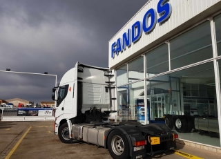 Tractor head IVECO Hi Way AS440S46T/P, automatic with retarder, year 2015, with 444.500km.