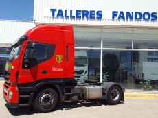 Cabeza tractora IVECO Hi Way AS440S46T/P, automática con intarder, del año 2013, con 332.243km, con 12 meses de garantía de cadena cinemática.