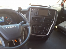 Tractor head IVECO Hi Way AS440S46T/P, automatic with retarder, year 2013, with 332.243km.