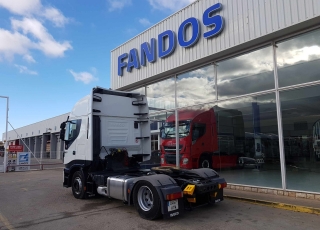 Tractor head IVECO Hi Way AS440S46T/P EEV, automatic with retarder, year 2013, with 331.875km.