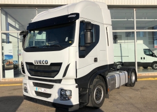 Cabeza tractora IVECO Hi Way AS440S48T/P Euro 6, automática con intarder, de 2014, con 360.070km.