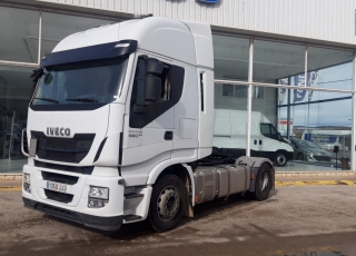 Tractor head 
IVECO Hi Way AS440S48T/P Euro6,
automatic with retarder, 
year 2015, 
with 622.135km.