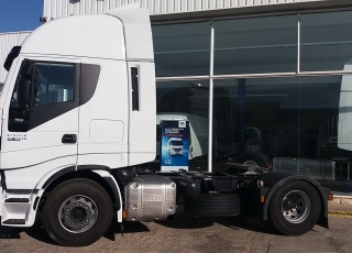 Tractor head IVECO Hi Way AS440S46T/P, automatic with retarder, year 2014, with 545.300km.