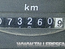 Cabeza tractora IVECO MP720E38HT, 6x4, manual, solo  73.260km, del año 2003, lleva una grua Palfinger PK44002 con Jip y radiomando con 4.200 horas.