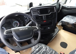 Nueva Tractora  IVECO S-WAY AS440S48TP cabina media:
- Automática con intarder.