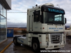 Tractor heads Renault Magnum 480, automatic with intareder, with 1.055.265km, year 2004.